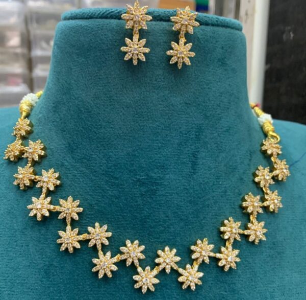 Designer flower neckset